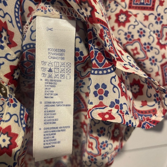 Red blue and cream patterned blouse, V neck, 3/4 sleeves, Forever 21 Size L - Picture 5 of 6